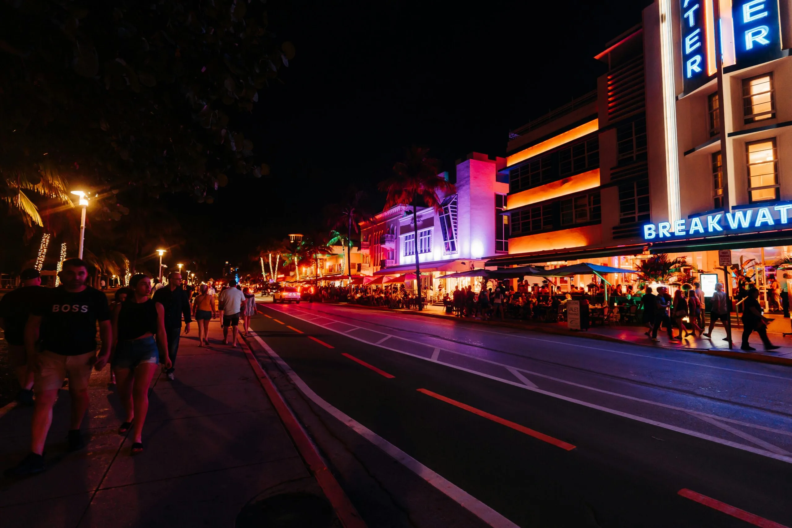Dining and nightlife options near Continuum Condo Miami Beach in South Beach, showcasing top restaurants and bars