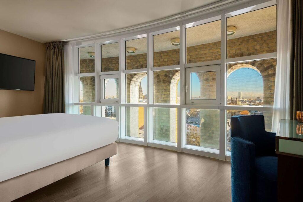 Hotel im Wasserturm Köln Rooms and Suites