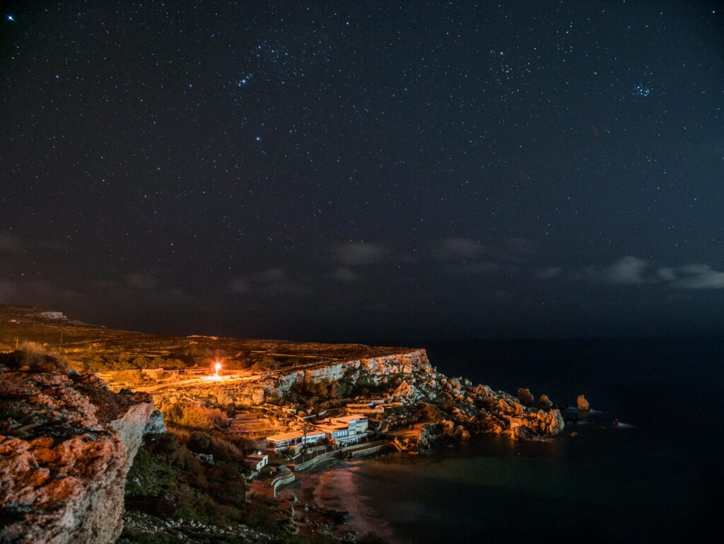 Sunset Cliffs Natural Park at dusk with dramatic ocean views, highlighting peaceful things to do in San Diego at night