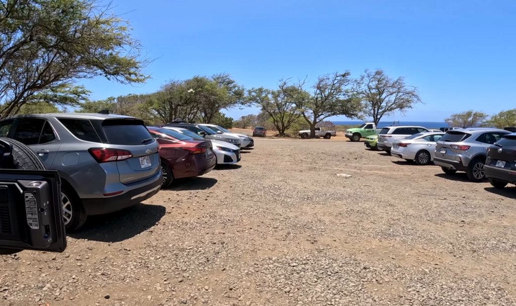 Green sand beach trailhead parking area South Point Ka Lae starting point hike Papakōlea Big Island Hawaii